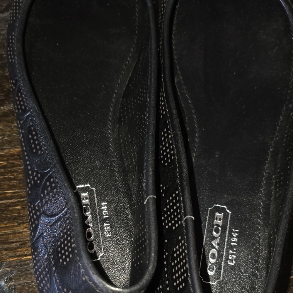 Elegant Women's Black Flats - Picture 6 of 10